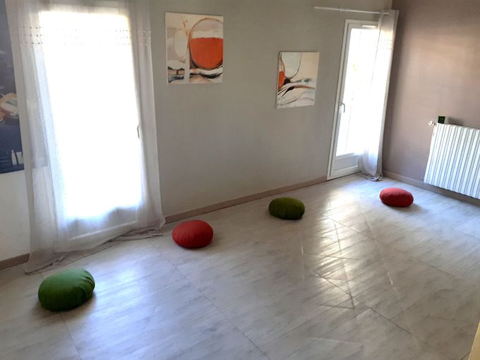 Salle de cours collectifs petits groupes 3/4 personnes.